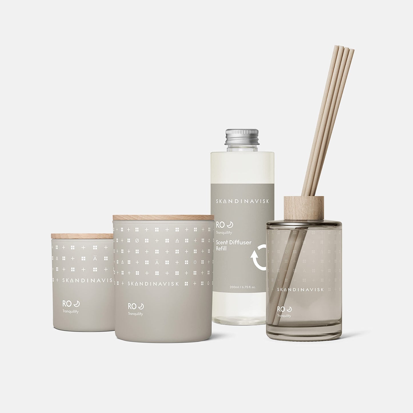 Skandinavisk HYGGE ‘Cosiness’ Reed diffuser with 8 Reeds, Lasts +3 Months, Scent Notes: Black tea and mint leaves, dried apples and baked cinnamon, 100 ml