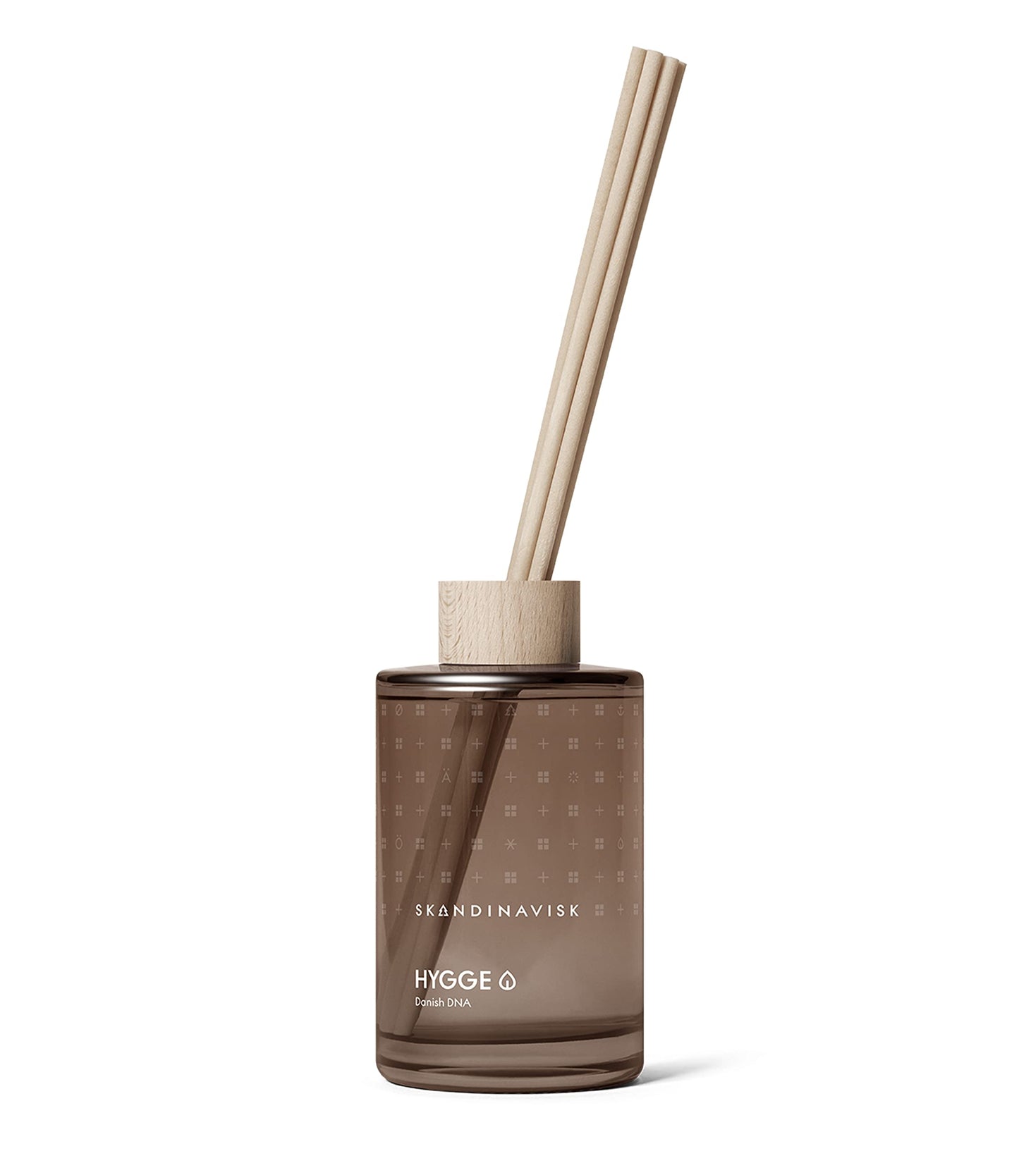 Skandinavisk HYGGE ‘Cosiness’ Reed diffuser with 8 Reeds, Lasts +3 Months, Scent Notes: Black tea and mint leaves, dried apples and baked cinnamon, 100 ml