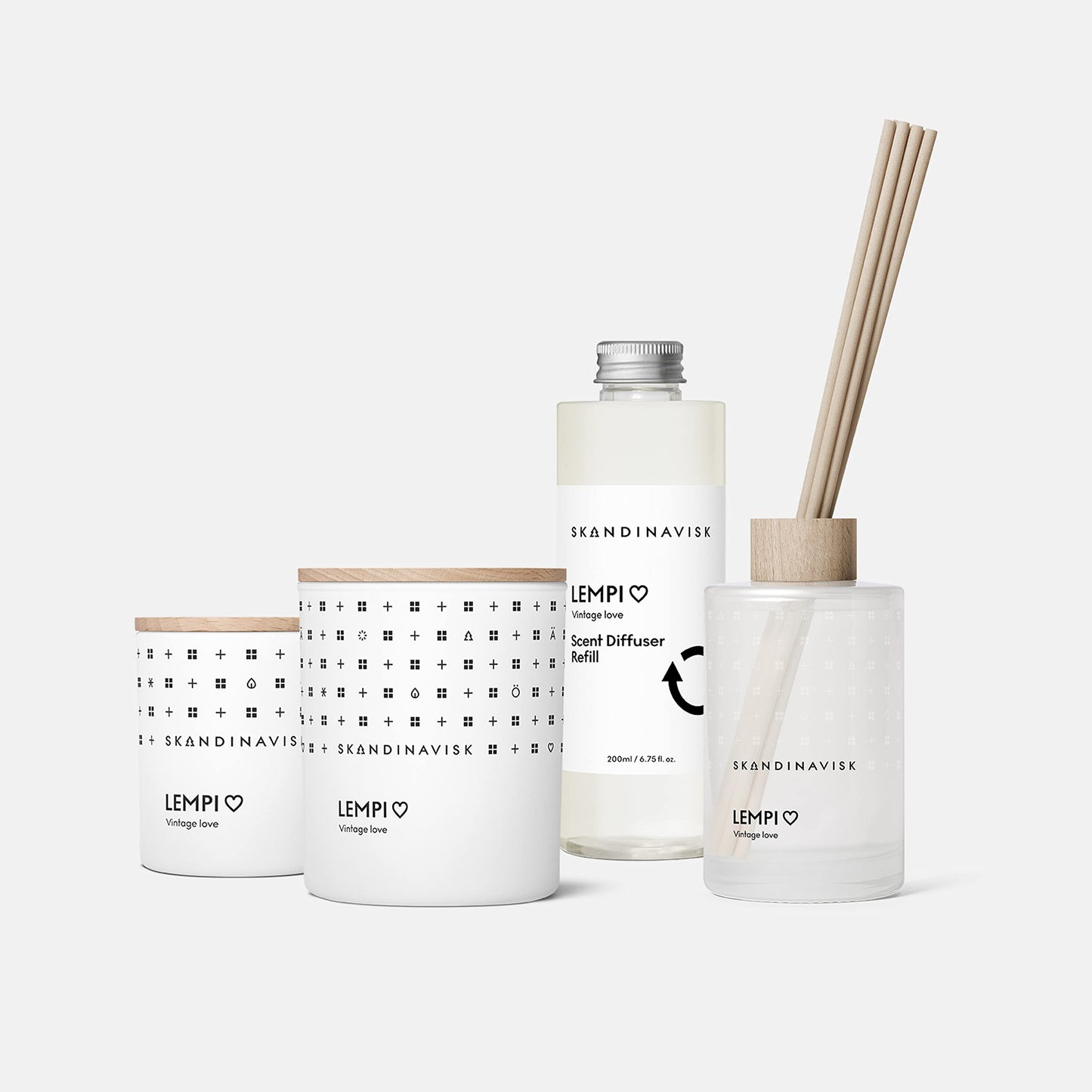 Skandinavisk HYGGE ‘Cosiness’ Reed diffuser with 8 Reeds, Lasts +3 Months, Scent Notes: Black tea and mint leaves, dried apples and baked cinnamon, 100 ml