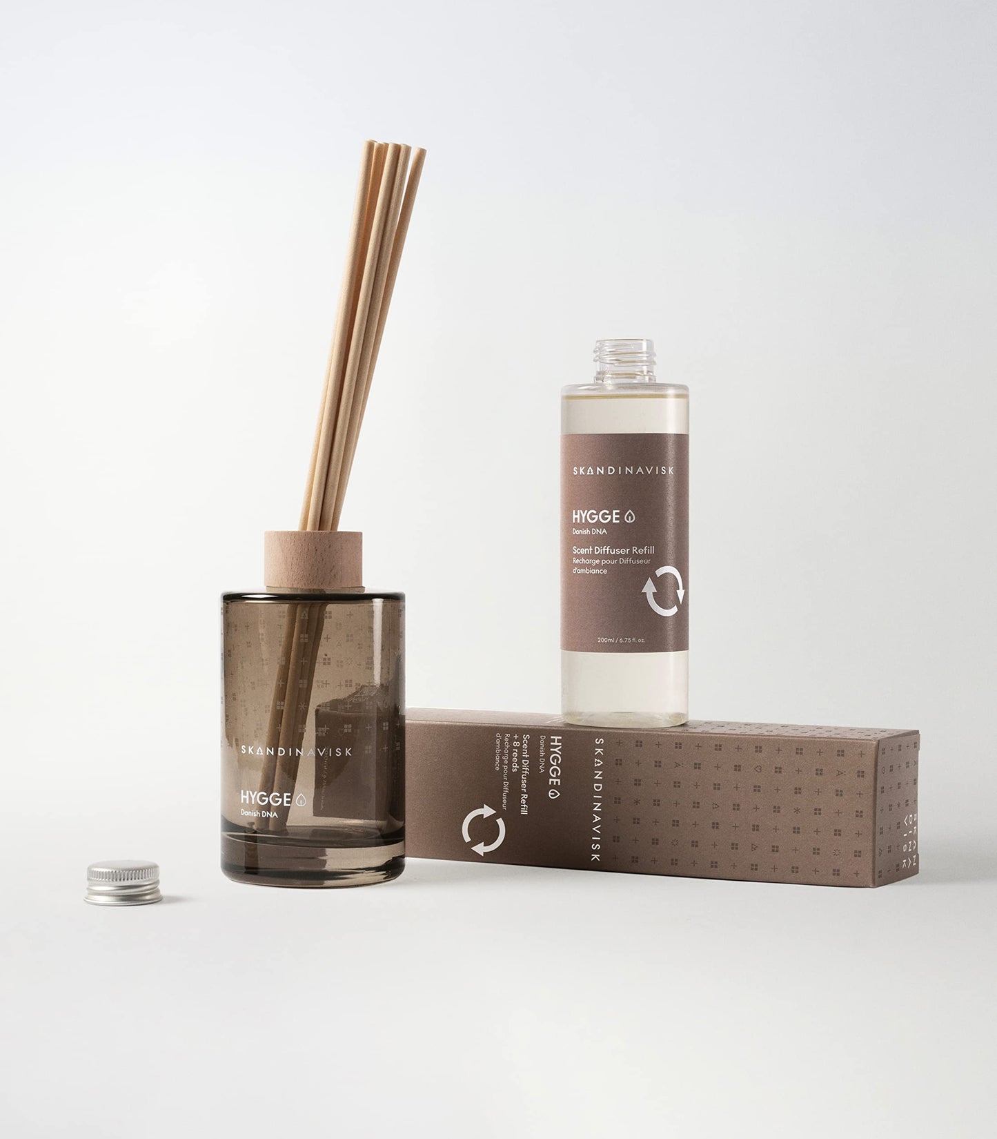 Skandinavisk HYGGE ‘Cosiness’ Reed diffuser with 8 Reeds, Lasts +3 Months, Scent Notes: Black tea and mint leaves, dried apples and baked cinnamon, 100 ml