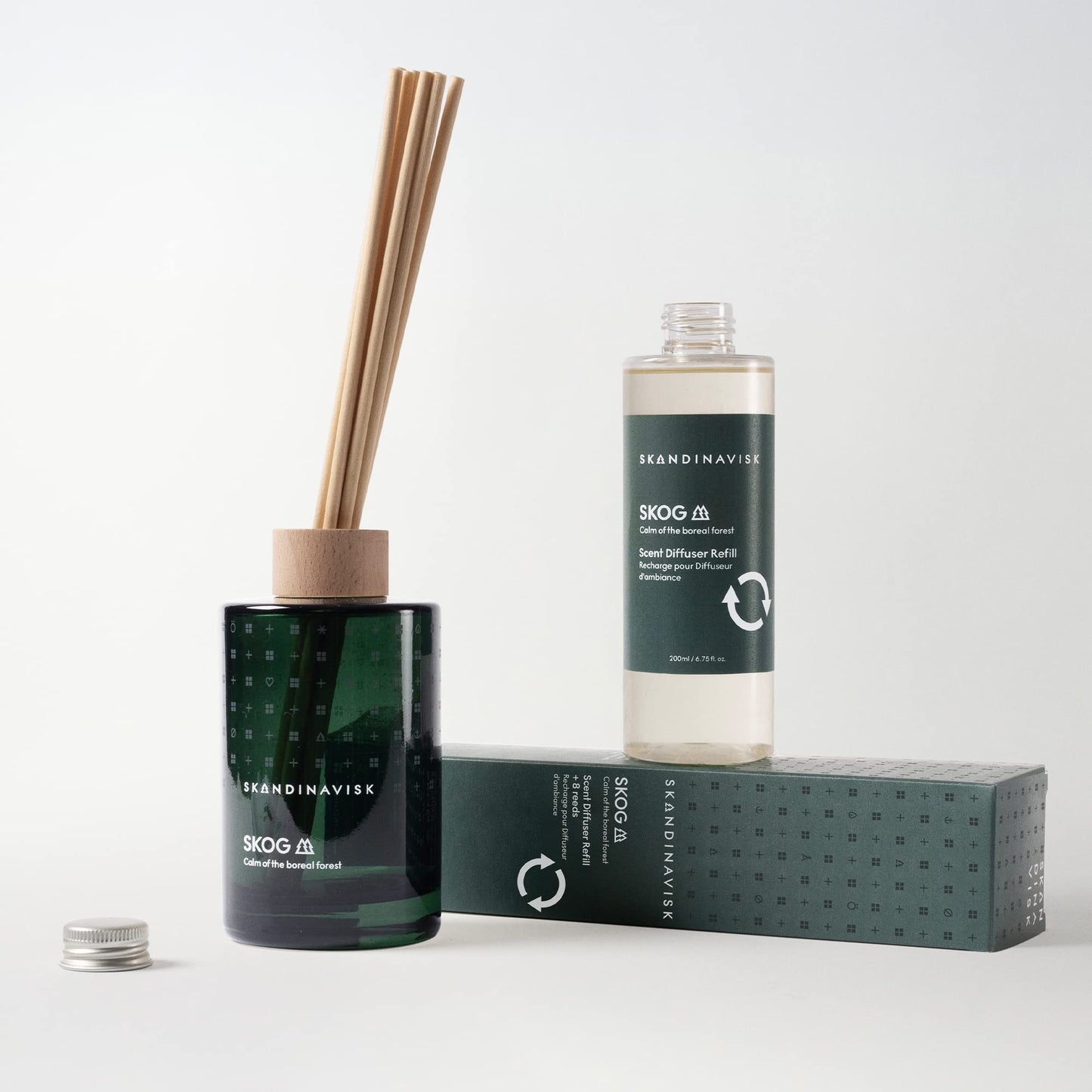 Skandinavisk HYGGE ‘Cosiness’ Reed diffuser with 8 Reeds, Lasts +3 Months, Scent Notes: Black tea and mint leaves, dried apples and baked cinnamon, 100 ml