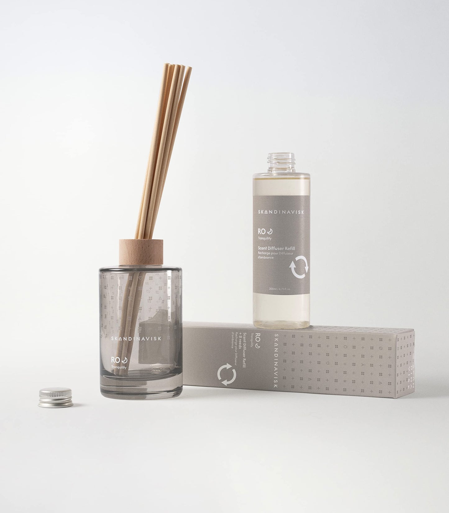 Skandinavisk HYGGE ‘Cosiness’ Reed diffuser with 8 Reeds, Lasts +3 Months, Scent Notes: Black tea and mint leaves, dried apples and baked cinnamon, 100 ml