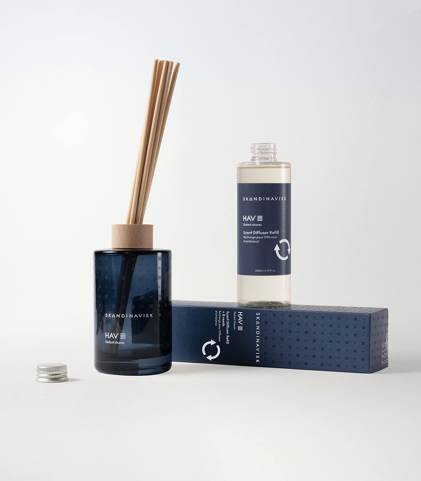 Skandinavisk HYGGE ‘Cosiness’ Reed diffuser with 8 Reeds, Lasts +3 Months, Scent Notes: Black tea and mint leaves, dried apples and baked cinnamon, 100 ml