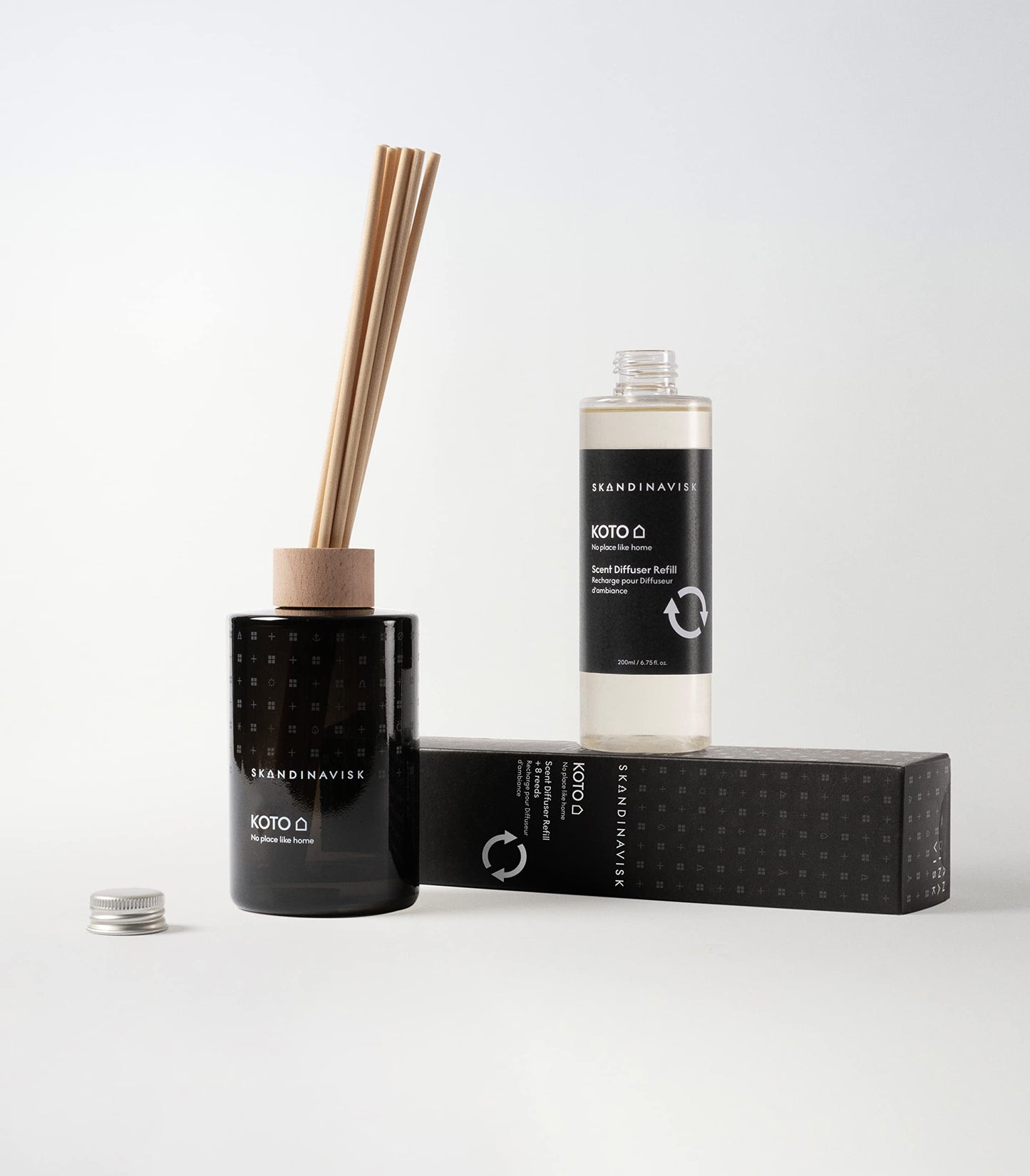 Skandinavisk HYGGE ‘Cosiness’ Reed diffuser with 8 Reeds, Lasts +3 Months, Scent Notes: Black tea and mint leaves, dried apples and baked cinnamon, 100 ml