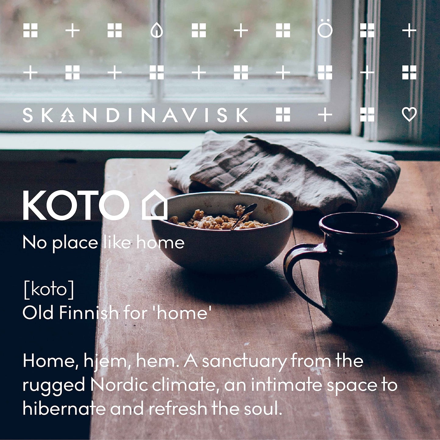 Skandinavisk HYGGE ‘Cosiness’ Reed diffuser with 8 Reeds, Lasts +3 Months, Scent Notes: Black tea and mint leaves, dried apples and baked cinnamon, 100 ml