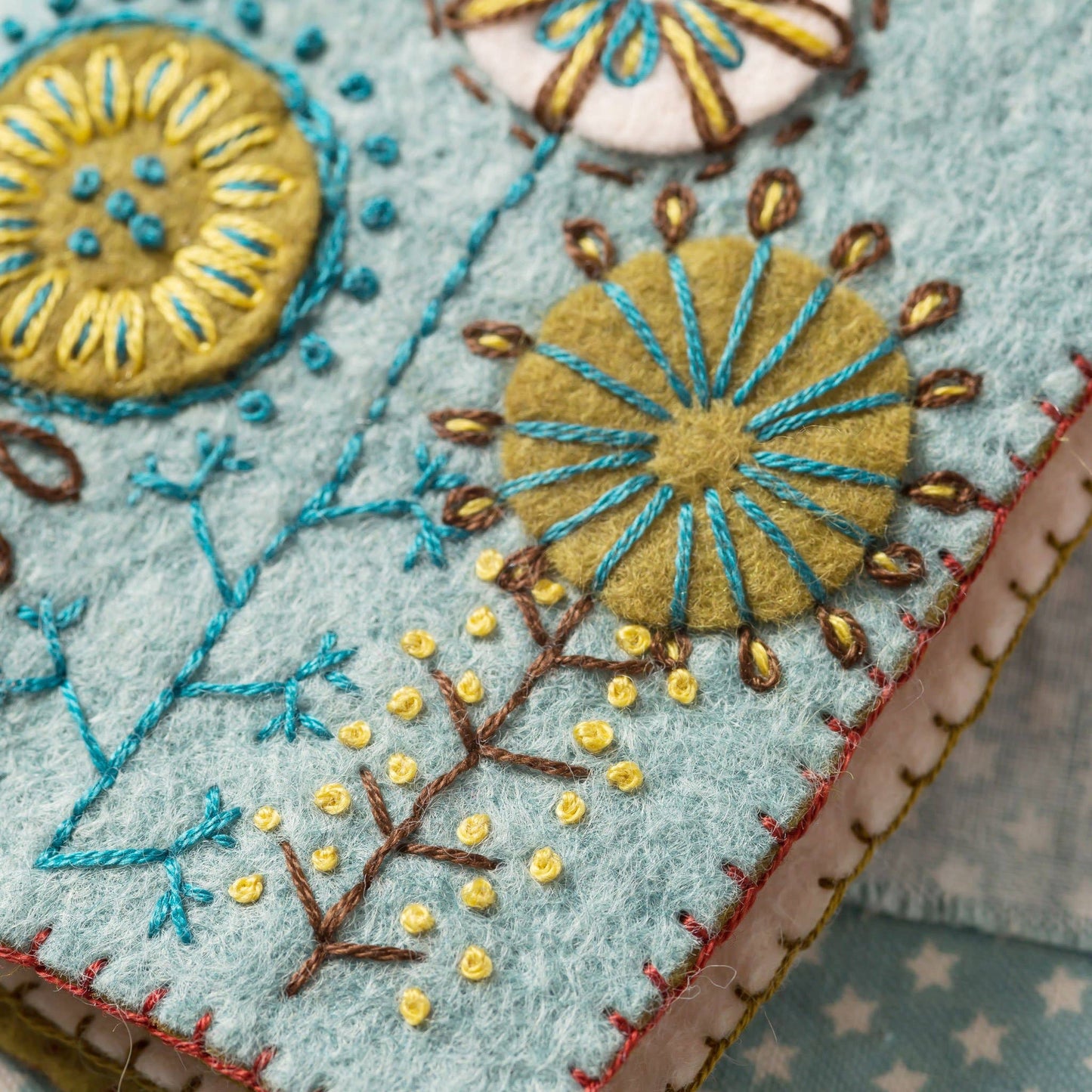 Needle Case  Felt Craft Mini  Kit: English